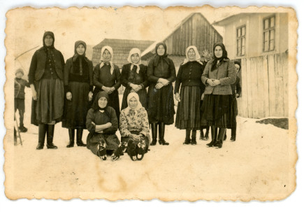 Újfalvi, felszegi asszonyok csoportképe