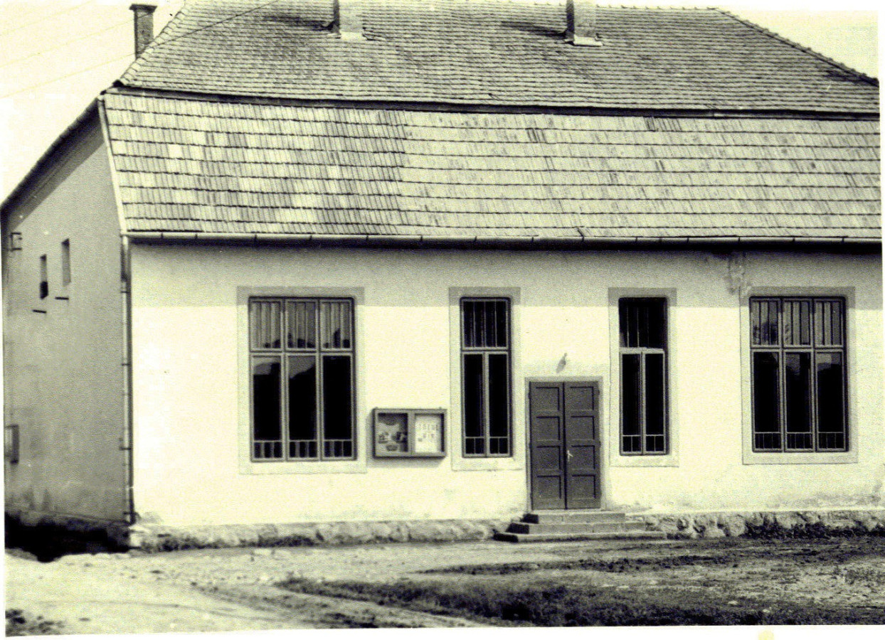 /storage/img/big_csomafalvi-mozi-epulete-korabban-tancteremambrus-albert-arpad-60882b43e5392.jpg
