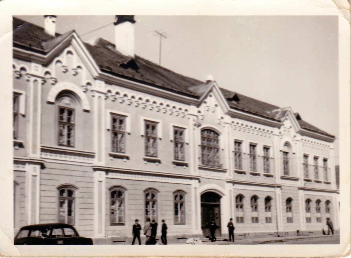 /storage/img/big_fogarasy-mihaly-iskolapkfrederic-60e2f803a316c.jpg