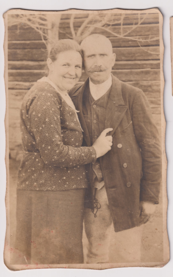 /storage/img/big_gyergyoidia_15065a-idos-hazaspar-az-udvaron-gyorffy-csalad-gyujtemenye-kialto-kovek-egyesulete.jpg