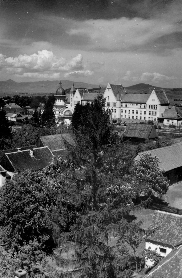 /storage/img/big_gyergyoidia_17823a-a-salamon-erno-gimnazium-madartavlatbol-szilagyi-jozsef-album-szent-miklos-plebania.jpg
