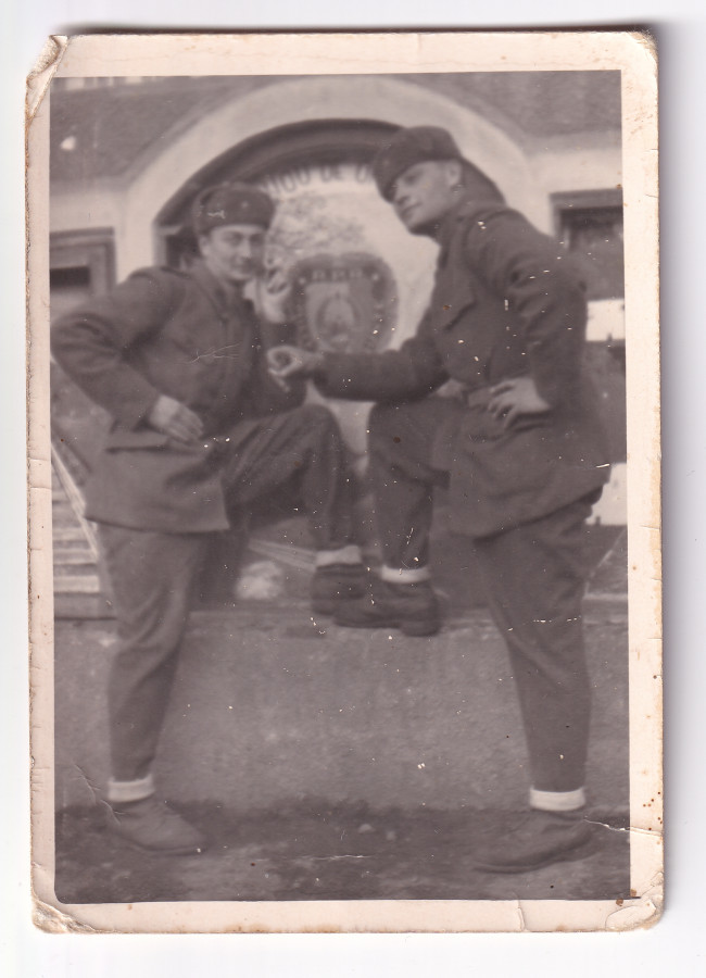 /storage/img/big_gyergyoidia_19573a-fo2026-ket-ferfi-reteges-oltozetben-kialto-kovek-egyesulete.jpg