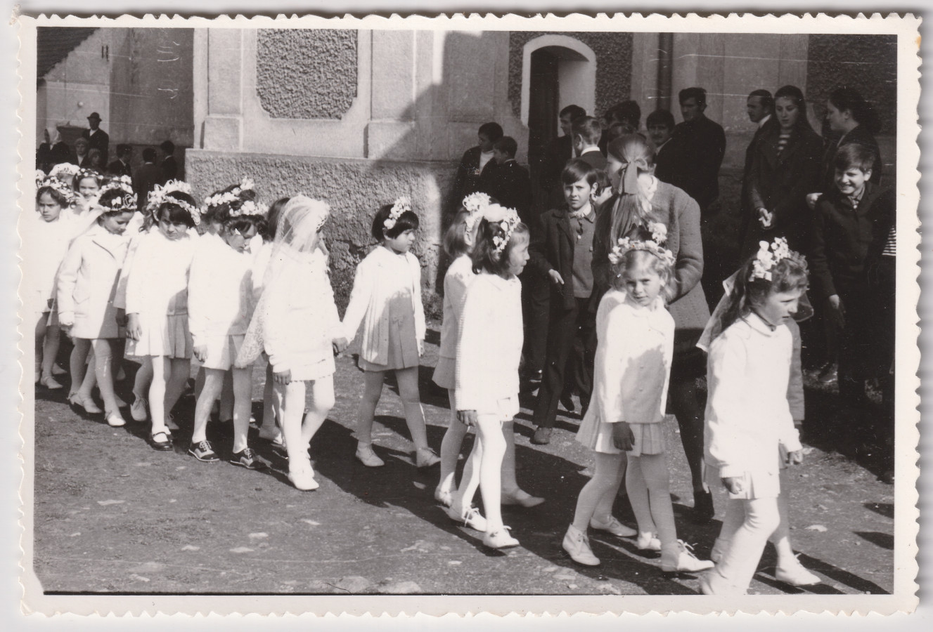 /storage/img/big_gyergyoidia_19682a-elsoaldozo-lanyok-2-mp-hagyatek-kialto-kovek-egyesulete.jpg