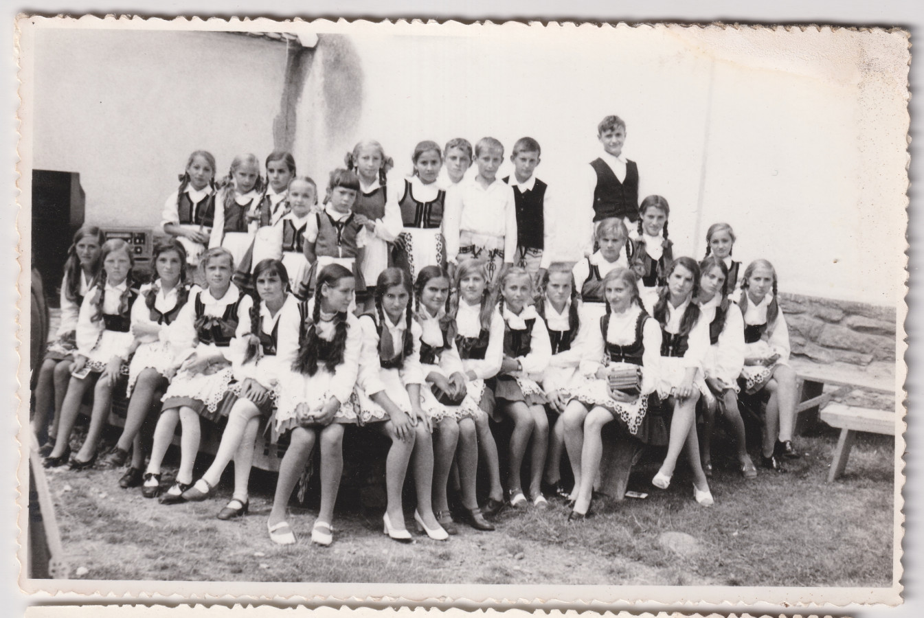 /storage/img/big_gyergyoidia_19764a-szekelyruhas-gyerekek-mp-hagyatek-kialto-kovek-egyesulete.jpg