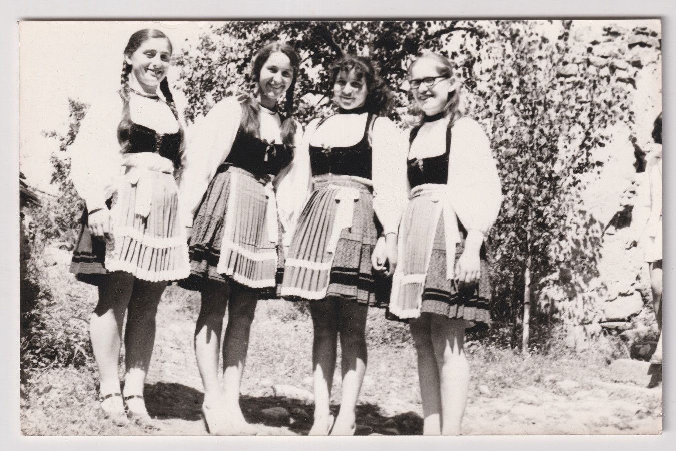 /storage/img/big_gyergyoidia_19782a-bermalkozo-lanyok-mp-hagyatek-kialto-kovek-egyesulete.jpg