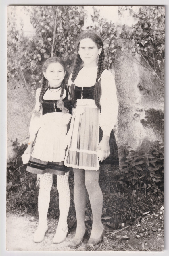 /storage/img/big_gyergyoidia_19788a-fiatal-lanyok-nepviseletben-mp-hagyatek-kialto-kovek-egyesulete.jpg