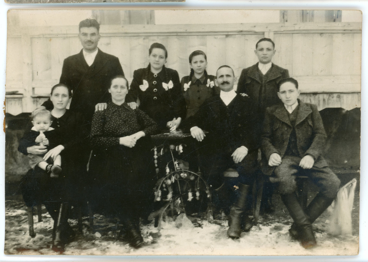 /storage/img/big_gyergyoidia_19878a-goga-andras-es-csaladja-exterke88-at-gmailcom.jpg