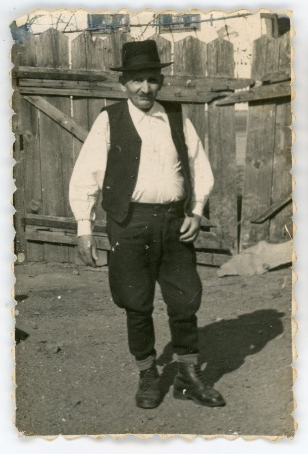 /storage/img/big_gyergyoidia_19890a-idos-ferfi-priccsesbenhatterben-deszka-kerites-exterke88-at-gmailcom.jpg