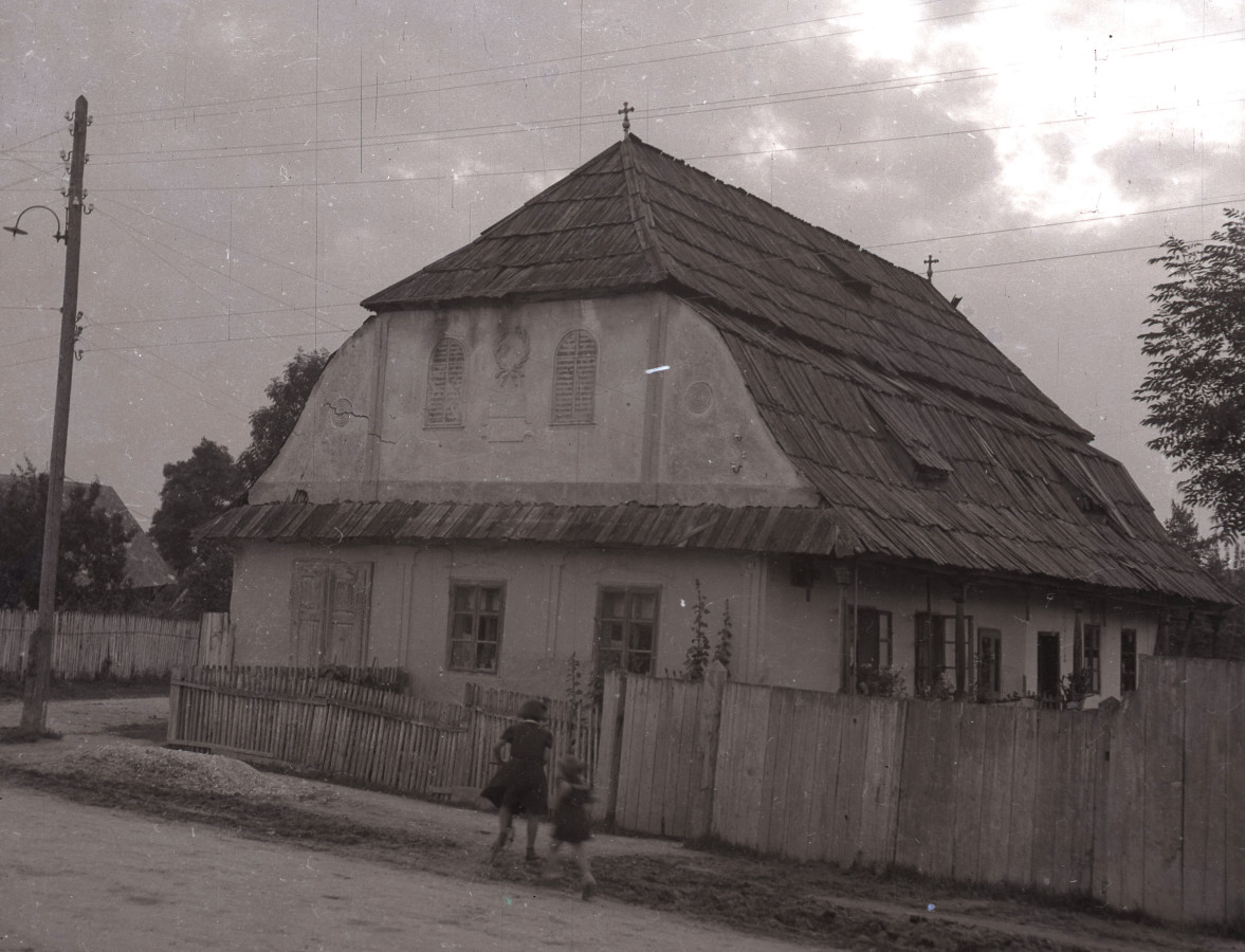 /storage/img/big_gyergyoszentmiklos-benedek-kuria-vakar-tibor-felvetelevakar-tibor-laszlo-61f817650c77f.jpg