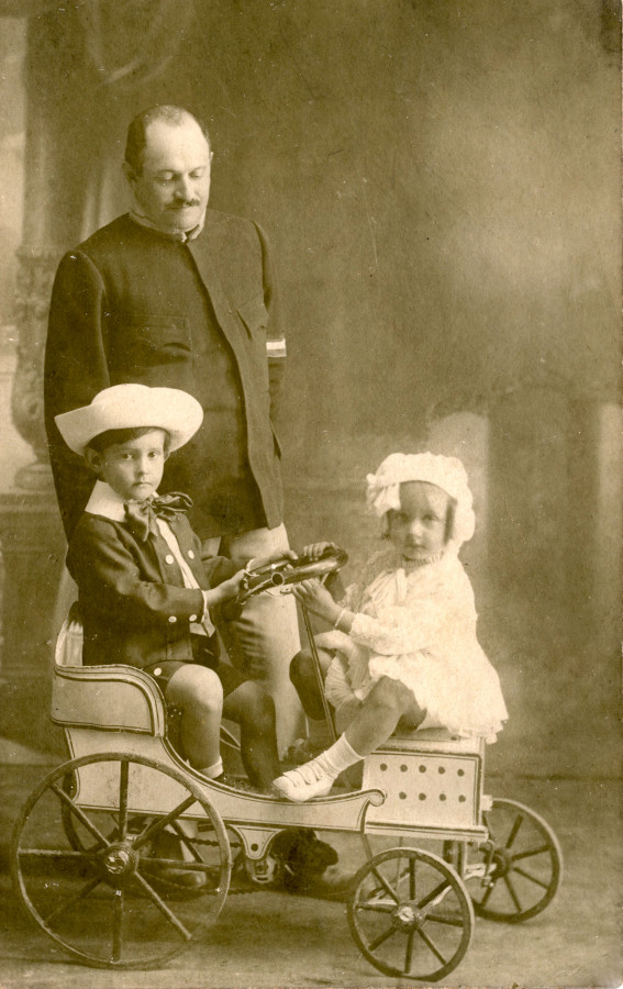 /storage/img/big_gyergyoszentmiklos-id-vakar-lajos-vakar-laji-es-ilu-fototermi-felvetel-1917-korulvakar-tibor-laszlo-61f81d6f82dcf.jpg
