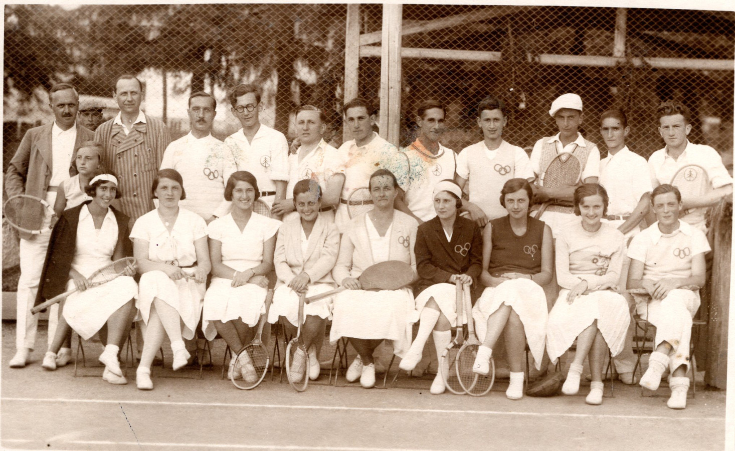 /storage/img/big_slovensko-gyergyo-tenisz-verseny-1932-the-slovensko-gyergyo-tennis-match-1932clio-balazs-5d0aa5f582ceb.jpg