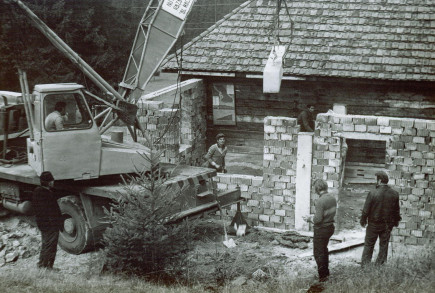 Casa veche înlărgită la pârtia de schi de la kilometrul 5