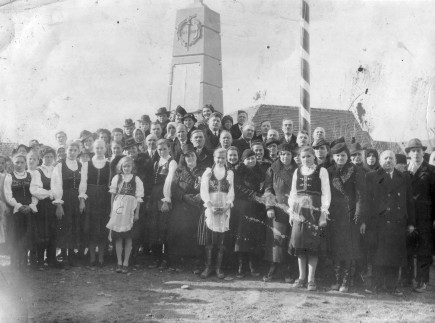 Csomafalva, 1940: Országzászló-avatás és tábori mise