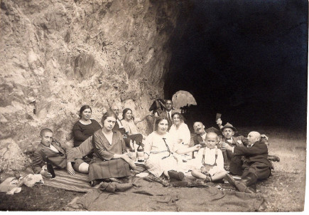 Picnic in munti in 1925