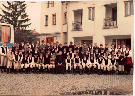 Elsőáldozási csoportkép a Szent Miklós Plébánián