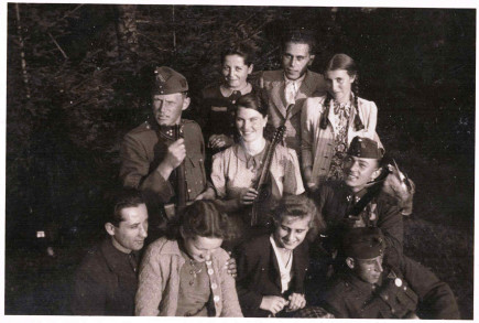 Katonákkal