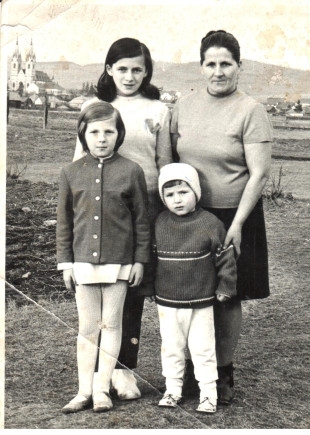 Csibi testvérek és Csibi mama (1972 körül)
