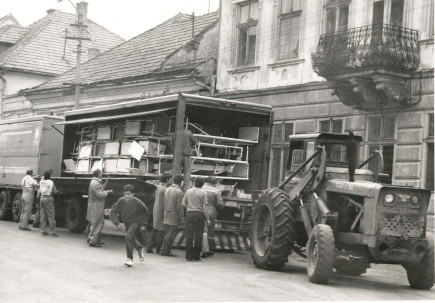 Német segélyszállítmány átvétele