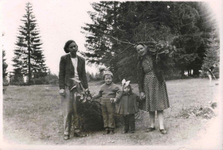 Csapszedés Deák (Stenger) Anna családjával