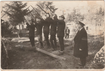 Díszlövések Horváth Ferencz temetésén