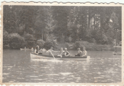 Csónakázók a Gyilkos-tónál