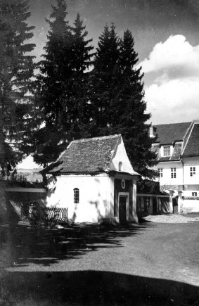 Szűz Mária-kápolna a Szent Miklós templom udvarán