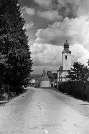 A Gyilkostó-sugárút és az örmény templom
