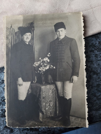 Péter József (1916) Csomafalváról (bal), Ferenc (jobb)