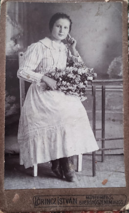 Oláh Krisztina portréja