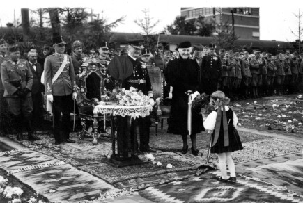 A kormányzó köszöntése. Szilágyi József-album