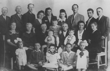 Fotografie de familie din Gheorgheni, din 1945-47