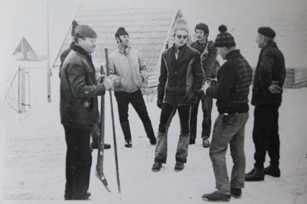Voluntari la construcția pârtiei de schi de la kilometrul 5