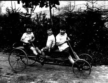 Szekerező gyerekek