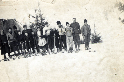 Tekerői síző fiatalok, 1936